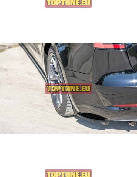 Rear bumper splitters for Tesla Model 3