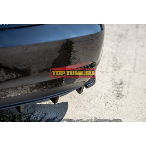 Rear bumper splitters for Tesla Model 3