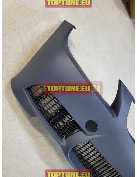 M3 Stiliaus priekinis buferis skirtas BMW E90, E91 LCI (2008-2012) modeliams. Be PDC Skylių. Be priešrūkinių žibintų.